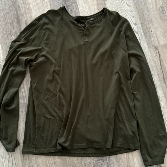 ATM Anthony Thomas Melillo
Long Sleeve Henley - 100% Exclusive size XL - Picture 2 of 3